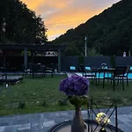 Sandal 4*
