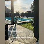 Sandal 4* شايان