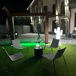 Sandal 4* شايان